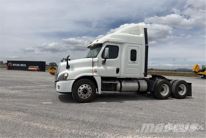 Freightliner Cascadia 125 6x4 Tractocamion con Dormitorio / T/A Tracteur routier