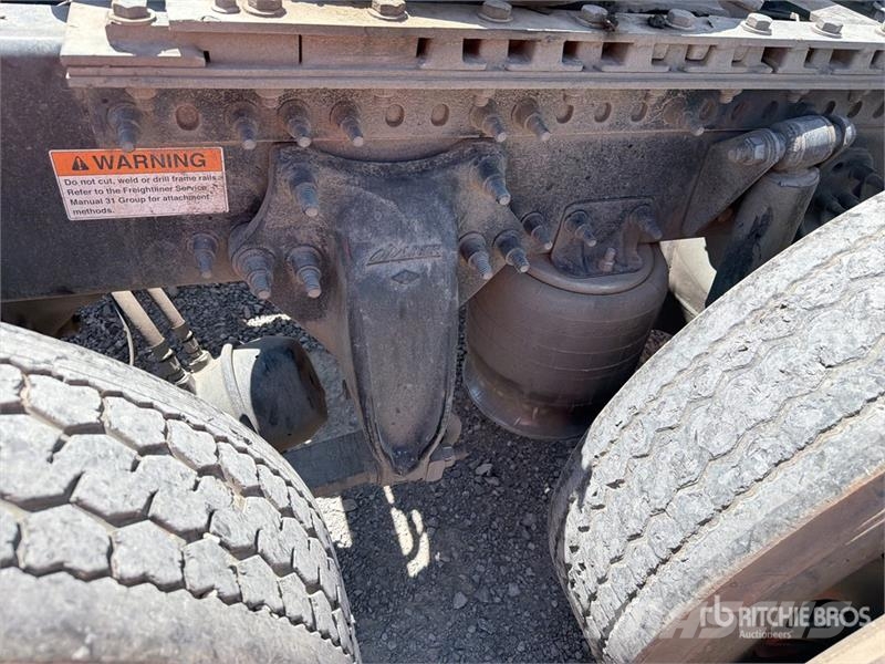 Freightliner Cascadia 126 6x4 Tractocamion con Dormitorio / T/A Tracteur routier