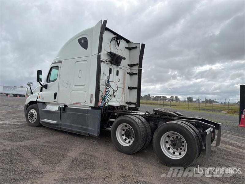 Freightliner Cascadia 125 6x2 Tractocamion con Dormitorio / T/A Sadulveokid