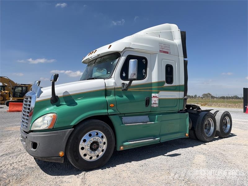 Freightliner Cascadia 125 6x4 Tractocamion con Dormitorio / T/A Cabezas tractoras