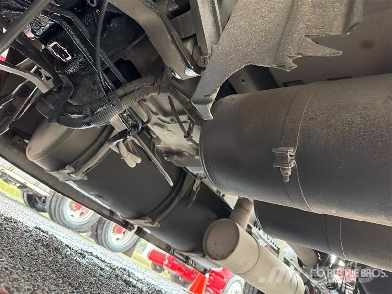 Freightliner Cascadia 125 6x4 Tractocamion con Dormitorio / T/A Vilcēji