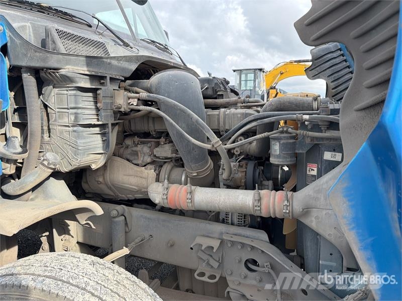 Freightliner Cascadia 125 6x4 Tractocamion con Dormitorio / T/A Седельные тягачи
