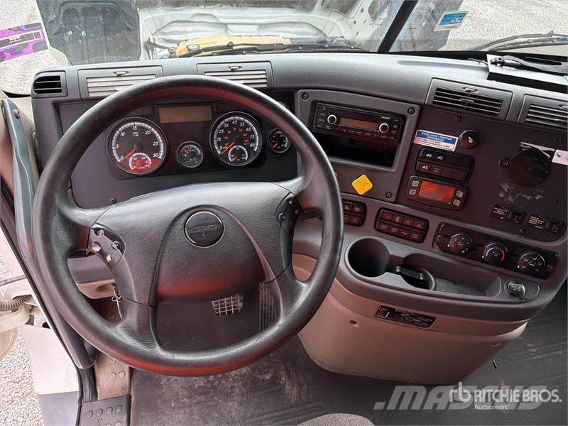 Freightliner Cascadia 125 6x2 Tractocamion con Dormitorio / T/A Sadulveokid