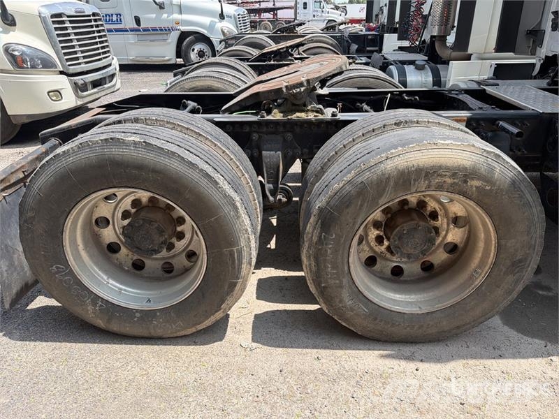 Freightliner Cascadia 125 6x4 Tractocamion con Dormitorio / T/A Cabezas tractoras