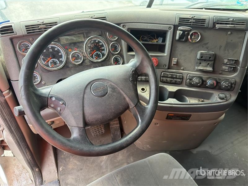 Freightliner Cascadia 125 6x4 Tractocamion con Dormitorio / T/A Cabezas tractoras