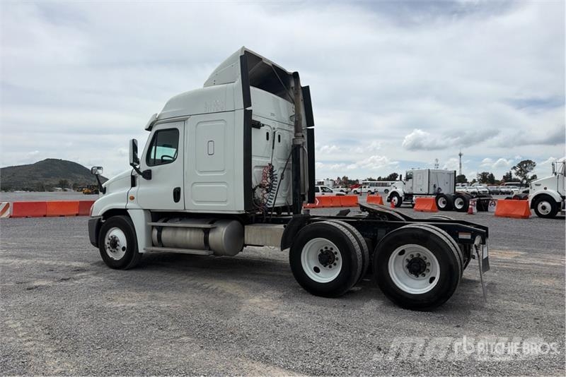Freightliner Cascadia 125 6x4 Tractocamion con Dormitorio / T/A Tracteur routier