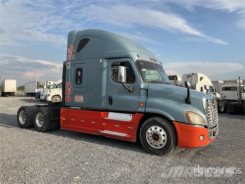 Freightliner Cascadia 6x4 Tractocamion con Dormitorio / T/A Sle Naudoti vilkikai