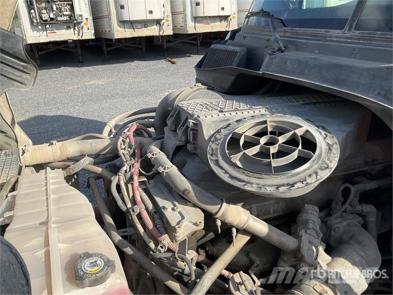 Freightliner Cascadia 6x4 Tractocamion con Dormitorio / T/A Sle Cabezas tractoras