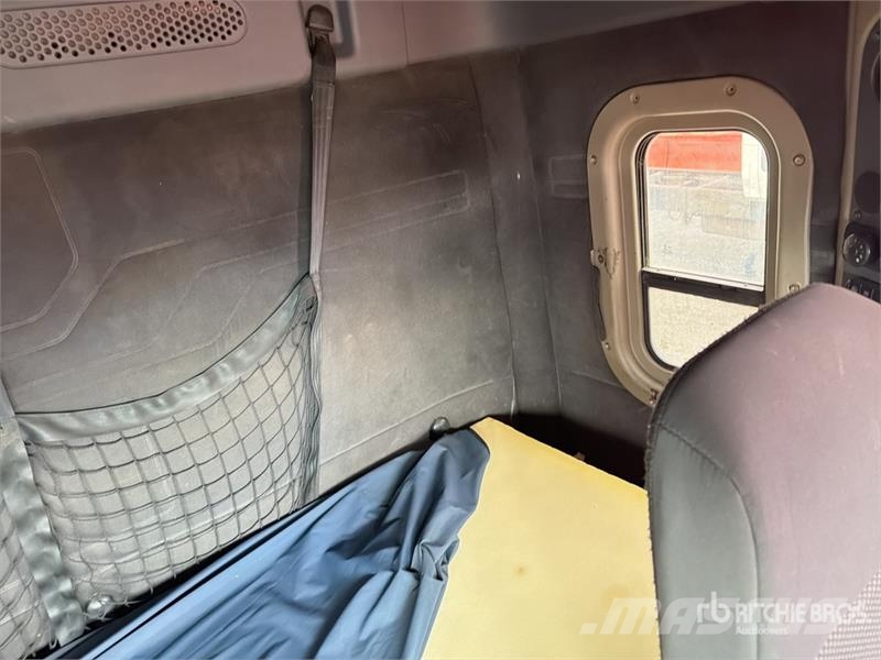 Freightliner Cascadia 125 6x4 Tractocamion con Dormitorio / T/A Naudoti vilkikai