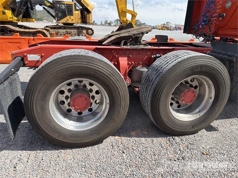 Freightliner Cascadia 125 6x4 Tractocamion con Dormitorio / T/A Nyergesvontatók