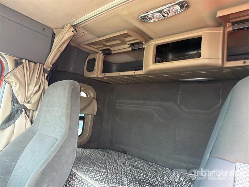 Freightliner Cascadia 125 6x4 Tractocamion con Dormitorio / T/A Tegljači