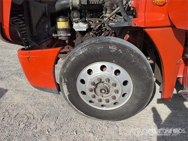 Freightliner Cascadia 125 6x4 Tractocamion con Dormitorio / T/A Tegljači
