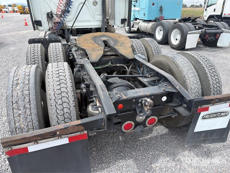 Freightliner Cascadia 125 6x4 Tractocamion con Dormitorio / T/A Tracteur routier