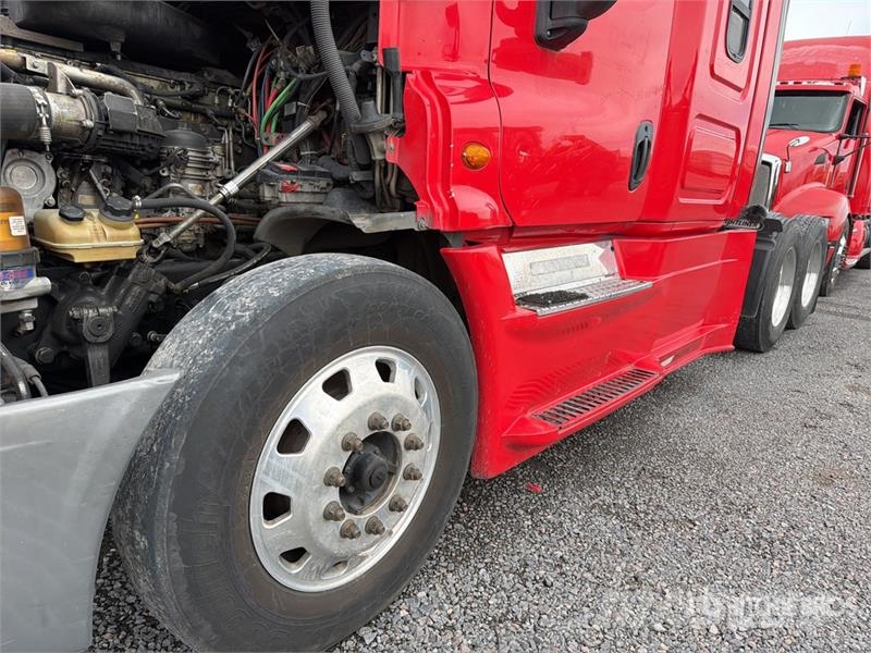 Freightliner Cascadia 125 6x4 Tractocamion con Dormitorio / T/A Nyergesvontatók