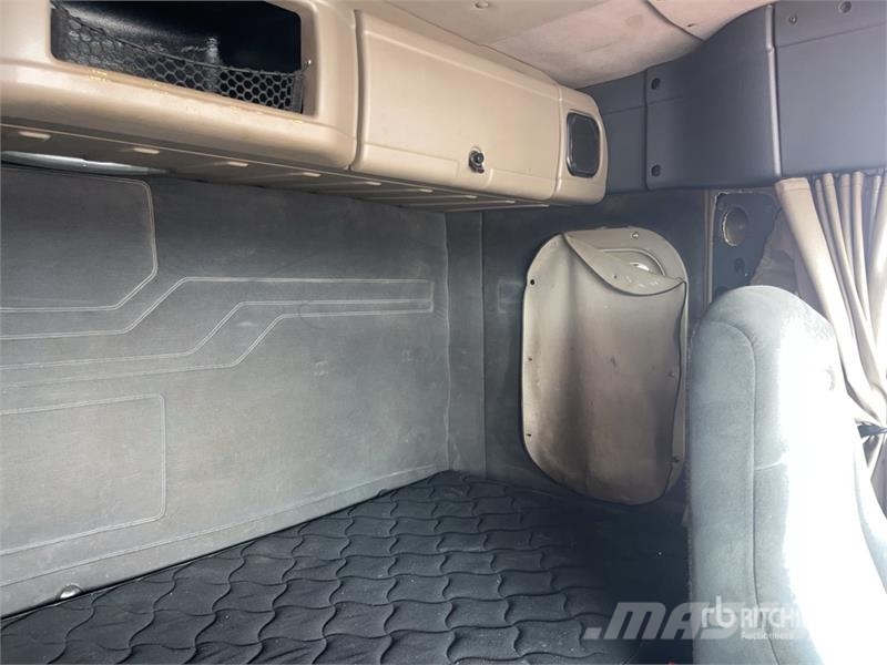 Freightliner Cascadia 125 6x4 Tractocamion con Dormitorio / T/A Motrici e Trattori Stradali