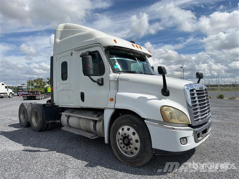 Freightliner Cascadia 6x4 Tractocamion con Dormitorio / T/A Sle Tractor Units