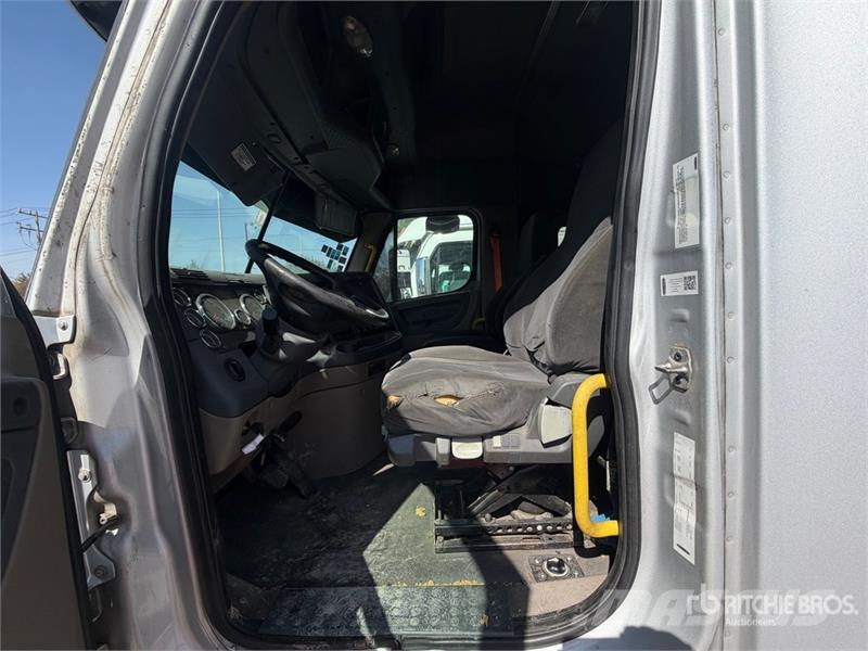 Freightliner Cascadia 125 6x4 Tractocamion con Dormitorio / T/A Cabezas tractoras