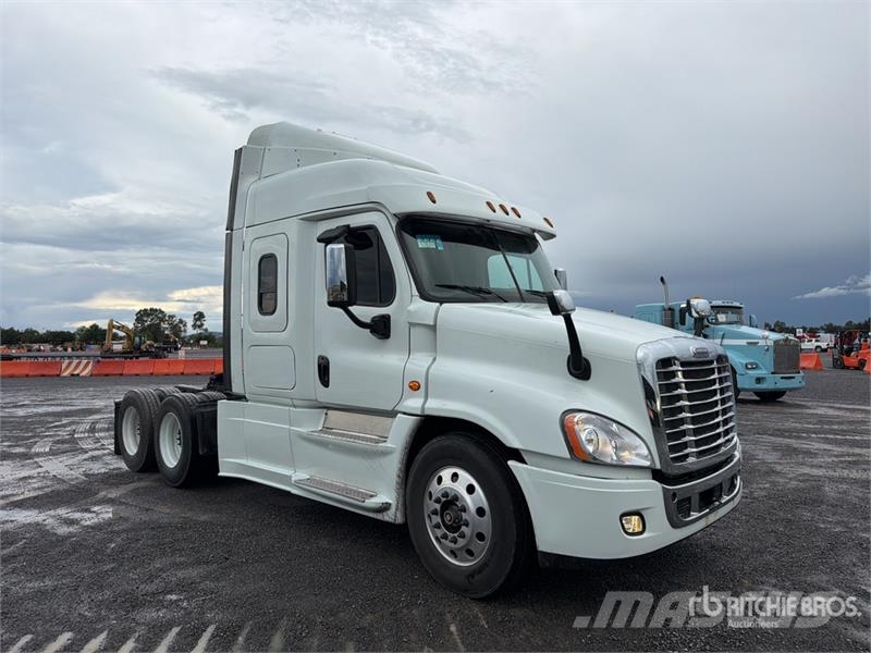 Freightliner Cascadia 125 6x4 Tractocamion con Dormitorio / T/A Traktorske jedinice