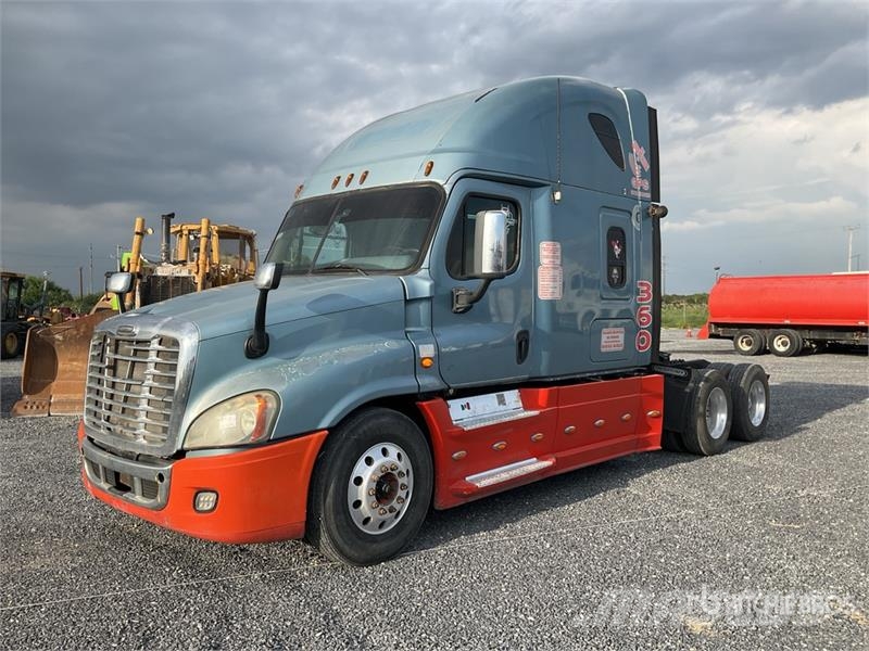 Freightliner Cascadia 6x4 Tractocamion con Dormitorio / T/A Sle Naudoti vilkikai
