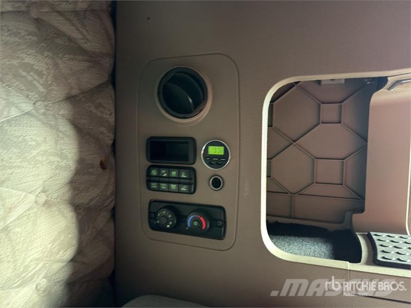 Freightliner Cascadia 125 6x4 Tractocamion con Dormitorio / T/A Sattelzugmaschinen