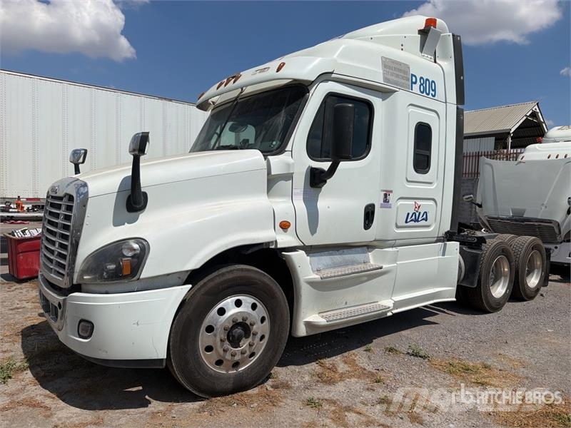 Freightliner Cascadia 125 6x4 Tractocamion con Dormitorio / T/A Cabezas tractoras