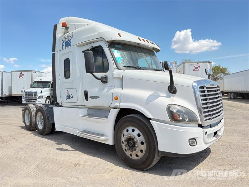 Freightliner Cascadia 125 6x4 Tractocamion con Dormitorio / T/A Cabezas tractoras