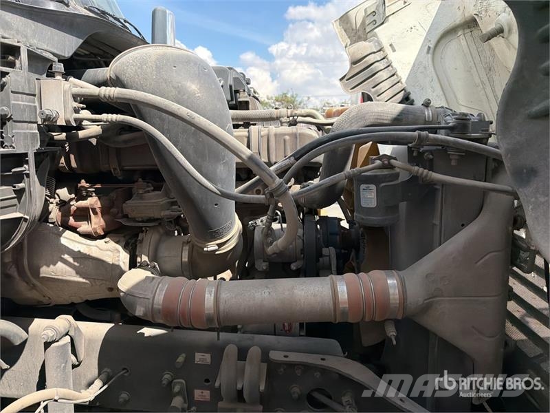 Freightliner Cascadia 125 6x2 Tractocamion con Dormitorio / T/A Cabezas tractoras