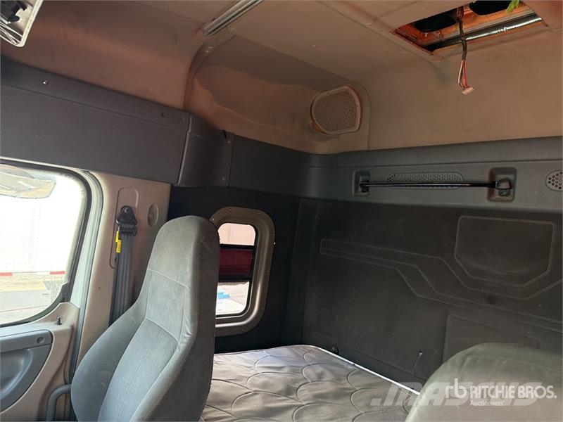 Freightliner Cascadia 125 6x4 Tractocamion con Dormitorio / T/A Cabezas tractoras