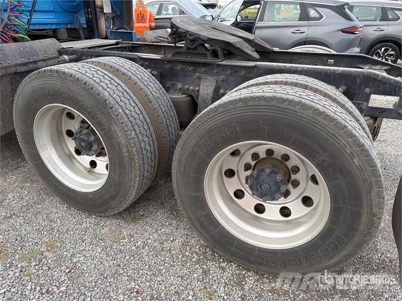 Freightliner Cascadia 125 6x4 Tractocamion con Dormitorio / T/A Nyergesvontatók