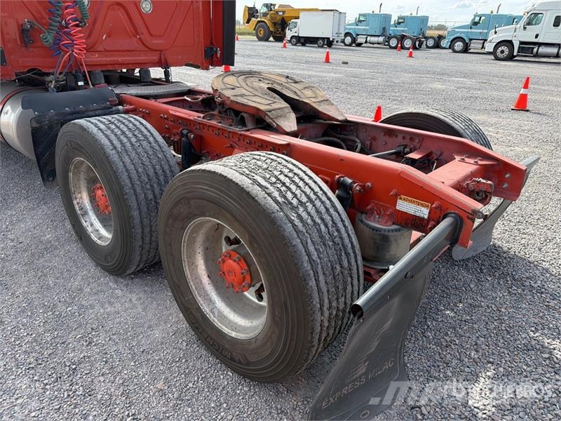 Freightliner Cascadia 125 6x4 Tractocamion con Dormitorio / T/A Nyergesvontatók