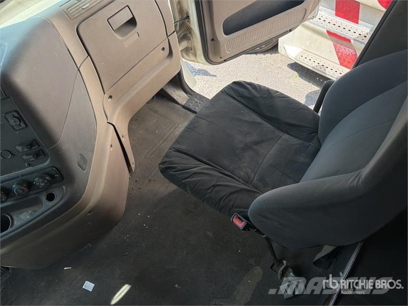 Freightliner Cascadia 125 6x4 Tractocamion con Dormitorio / T/A Cabezas tractoras