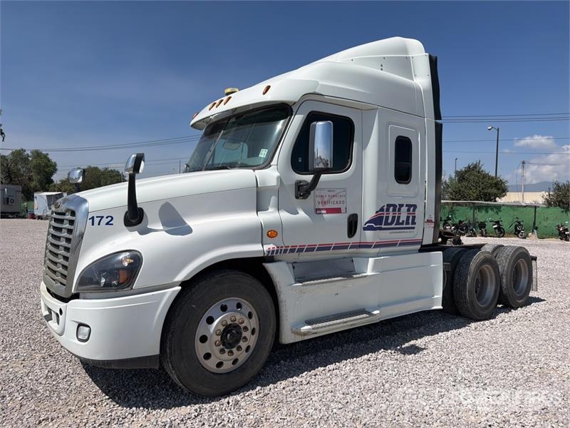 Freightliner Cascadia 125 6x4 Tractocamion con Dormitorio / T/A Cabezas tractoras