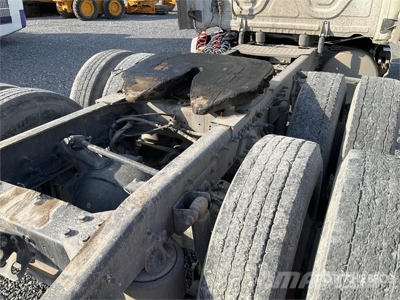 Freightliner Cascadia 6x4 Tractocamion con Dormitorio / T/A Sle Cabezas tractoras