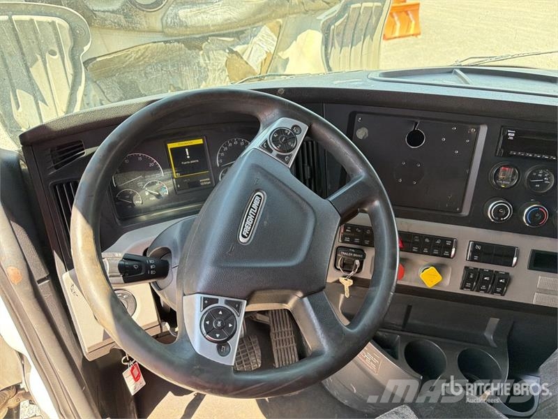 Freightliner Cascadia 126 6x4 Tractocamion con Dormitorio / T/A Tracteur routier