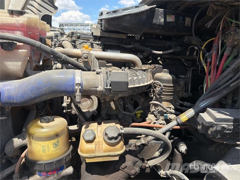 Freightliner Cascadia 125 6x4 Tractocamion con Dormitorio / T/A Cabezas tractoras