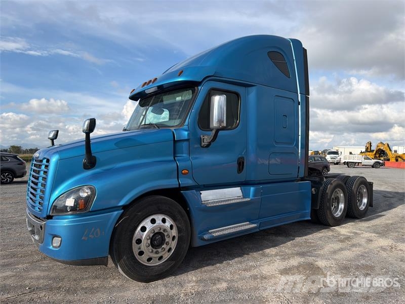 Freightliner Cascadia 125 6x4 Tractocamion con Dormitorio / T/A Sattelzugmaschinen