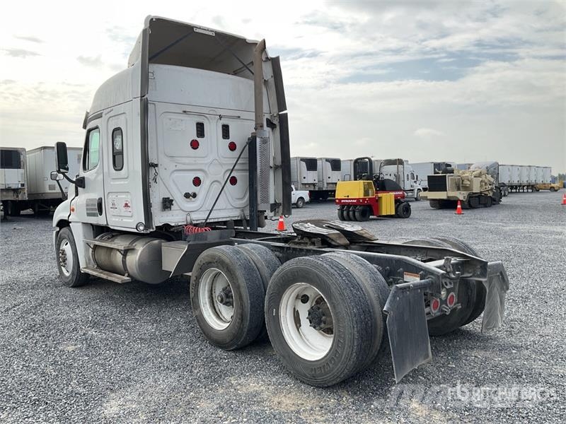 Freightliner Cascadia 125 6x4 Tractocamion con Dormitorio / T/A Motrici e Trattori Stradali