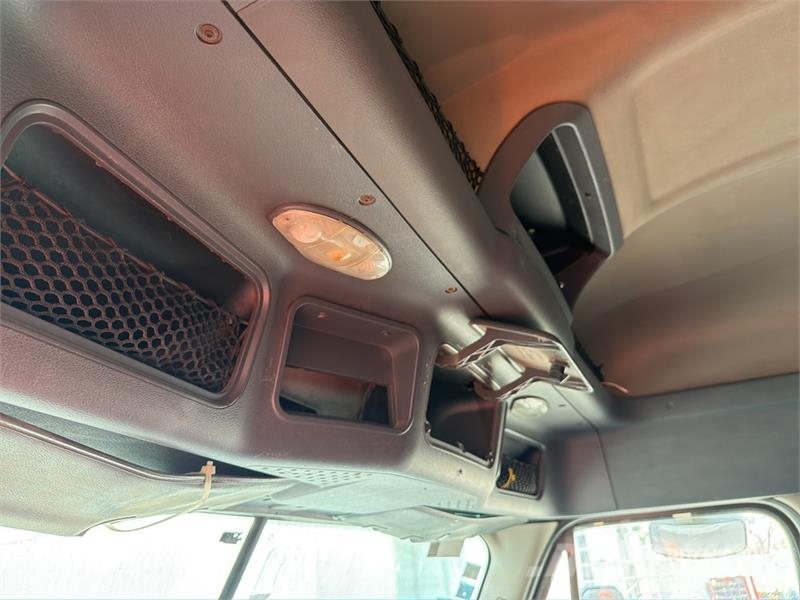 Freightliner Cascadia 125 6x4 Tractocamion con Dormitorio / T/A Cabezas tractoras