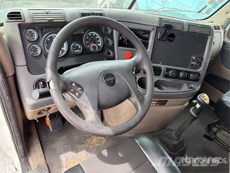Freightliner Cascadia 125 6x4 Tractocamion con Dormitorio / T/A Tracteur routier