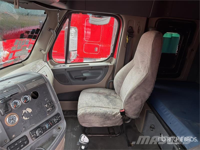 Freightliner Cascadia 125 6x4 Tractocamion con Dormitorio / T/A Vilcēji