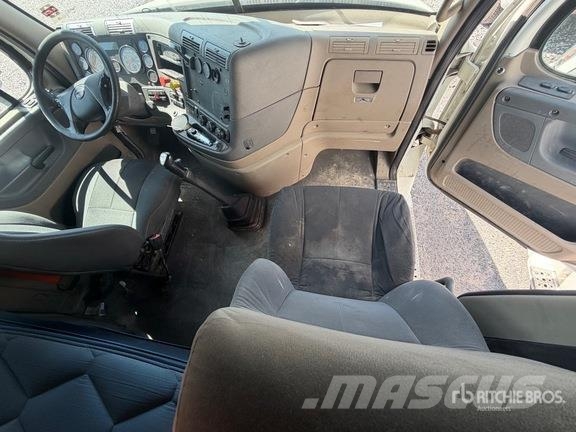 Freightliner Cascadia 125 6x4 Tractocamion con Dormitorio / T/A Cabezas tractoras
