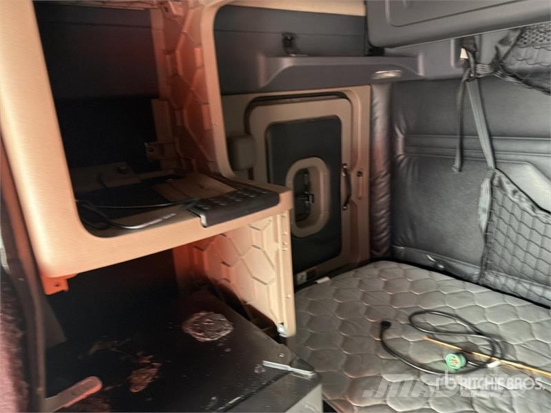Freightliner Cascadia 125 6x2 Tractocamion con Dormitorio / T/A Sadulveokid