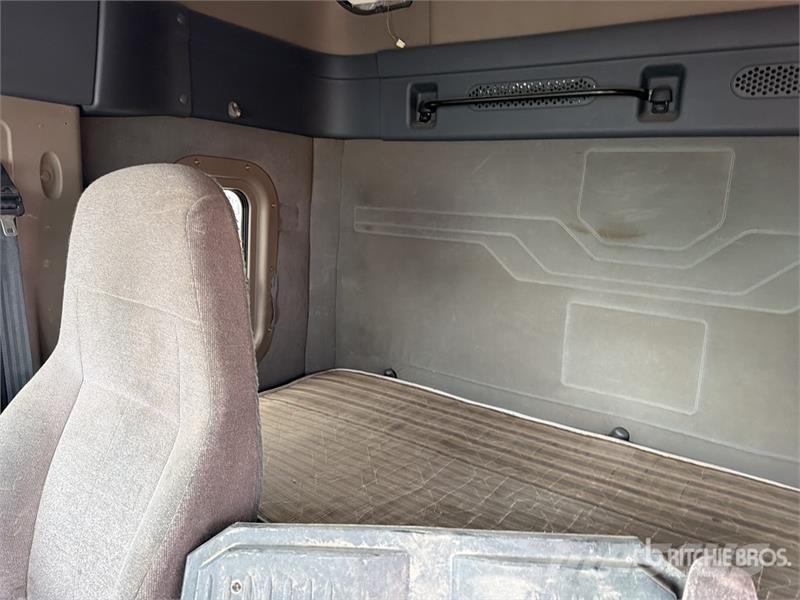 Freightliner Cascadia 125 6x4 Tractocamion con Dormitorio (INOP Traktorske jedinice