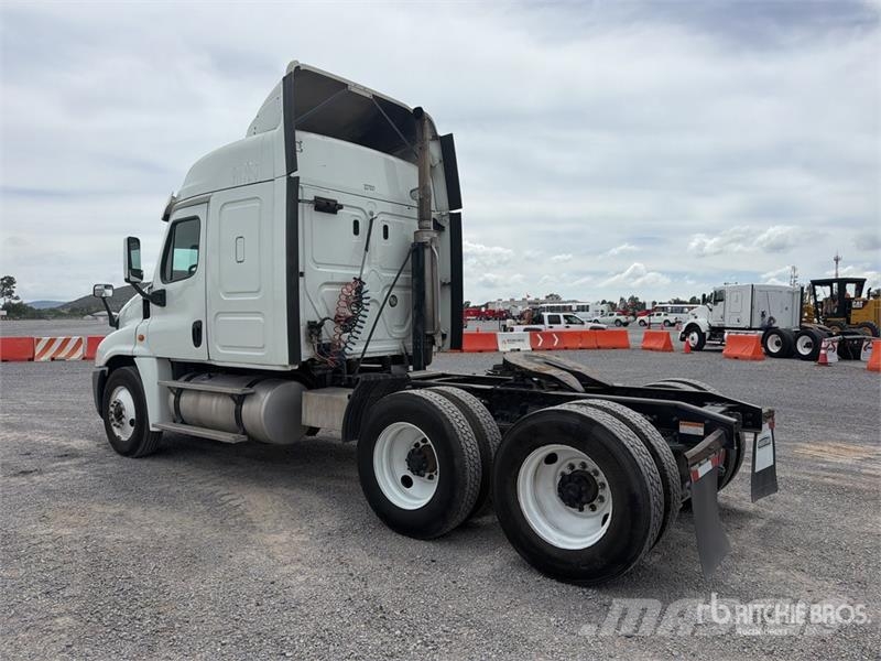 Freightliner Cascadia 125 6x4 Tractocamion con Dormitorio / T/A Sattelzugmaschinen