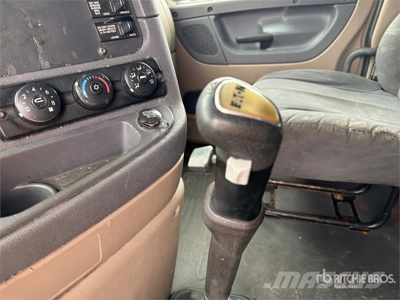 Freightliner Cascadia 125 6x4 Tractocamion con Dormitorio / T/A Naudoti vilkikai