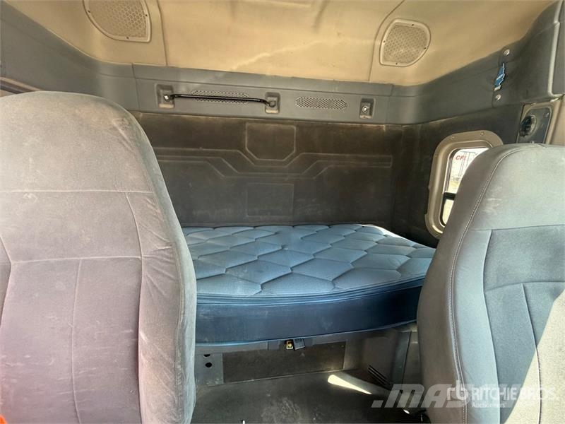 Freightliner Cascadia 125 6x4 Tractocamion con Dormitorio / T/A Cabezas tractoras