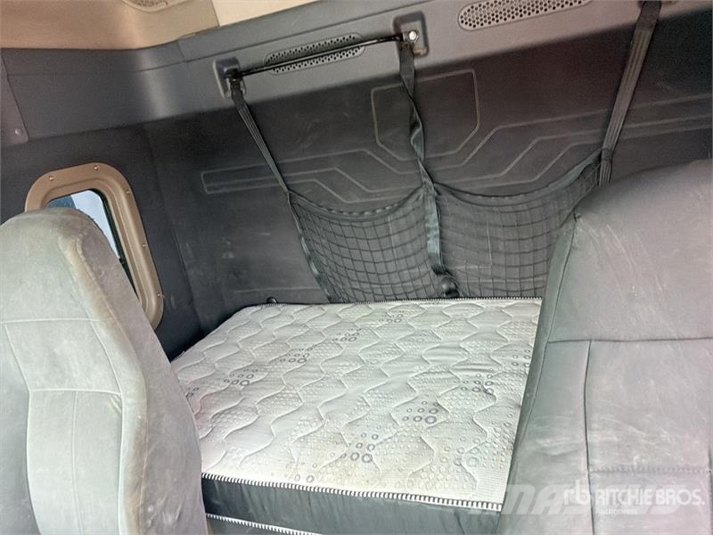 Freightliner Cascadia 125 Sadulveokid