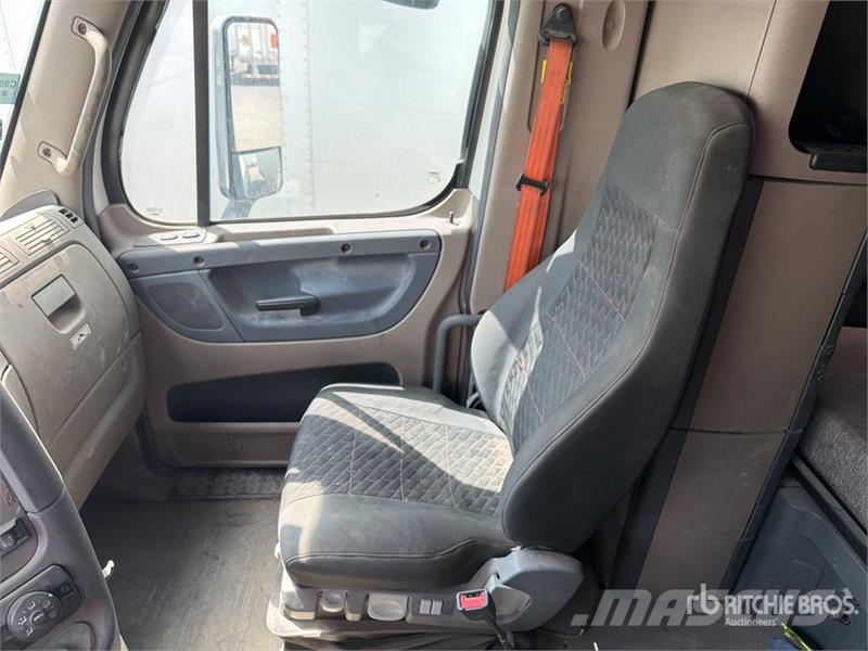 Freightliner Cascadia 125 6x2 Tractocamion con Dormitorio / T/A Cabezas tractoras