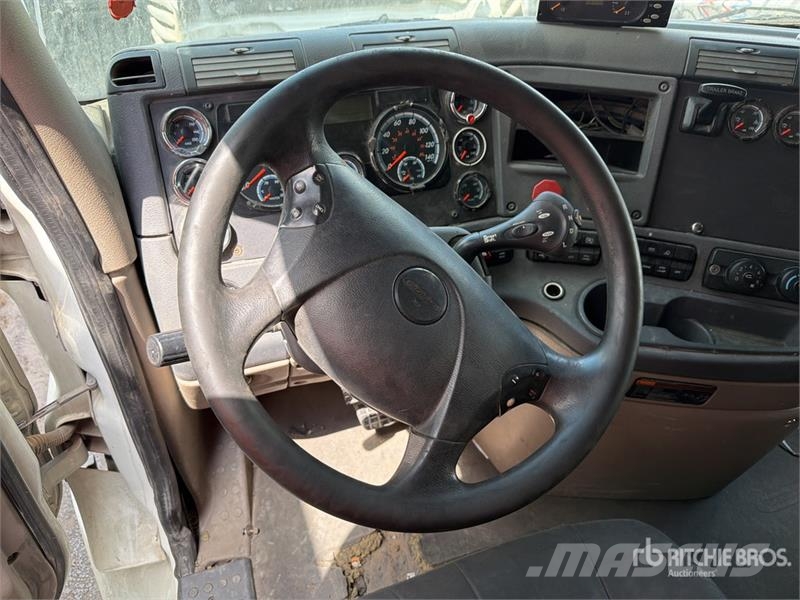 Freightliner Cascadia 125 6x4 Tractocamion con Dormitorio / T/A Cabezas tractoras