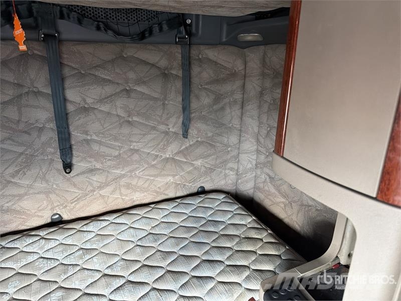 Freightliner Cascadia 125 6x4 Tractocamion con Dormitorio / T/A Седельные тягачи